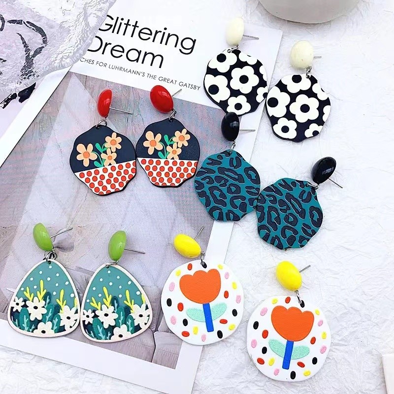 一台UV打印（yìn）機，印出今年大熱的亞克力耳飾